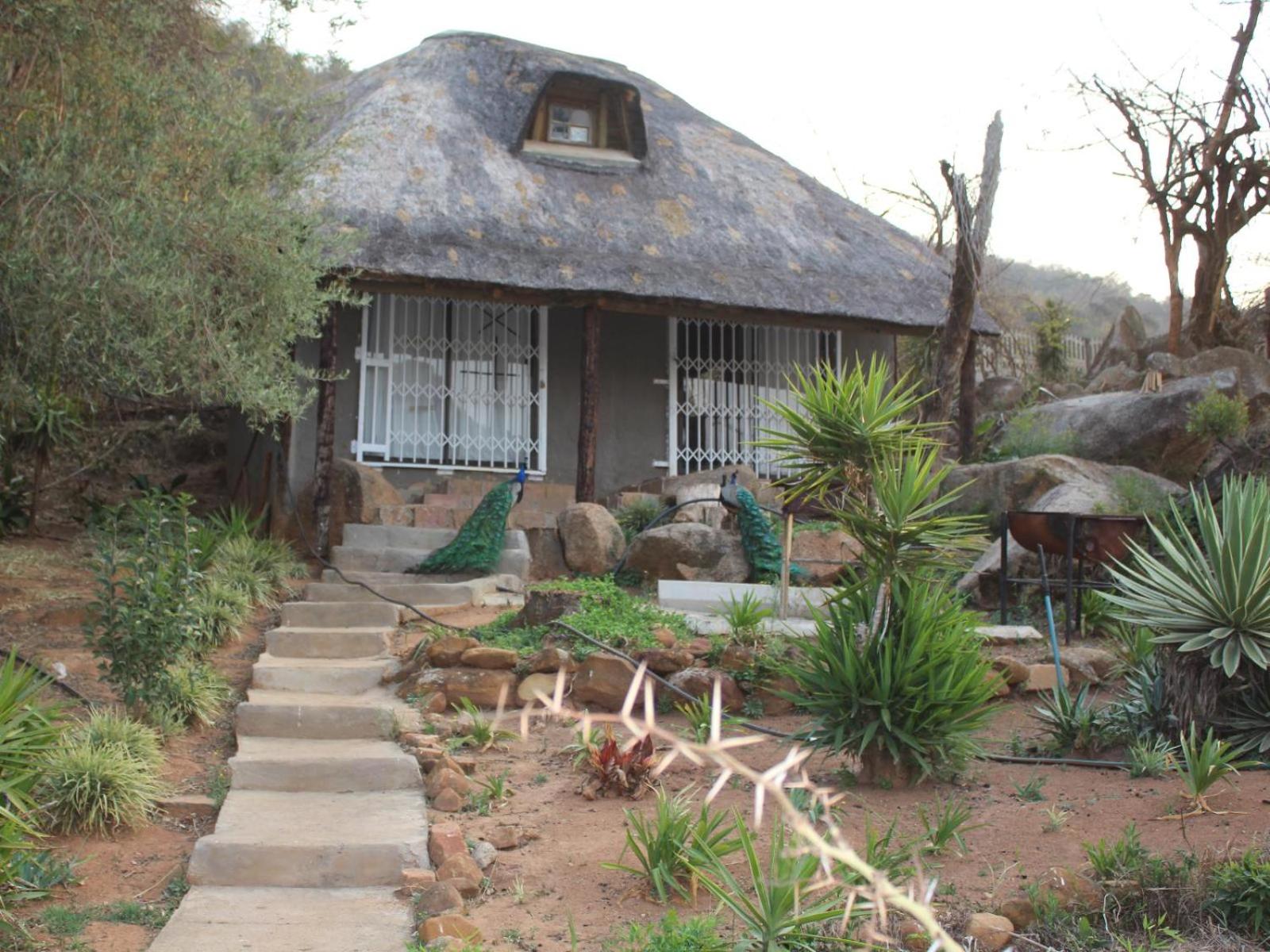 Emahlathini Guest Farm