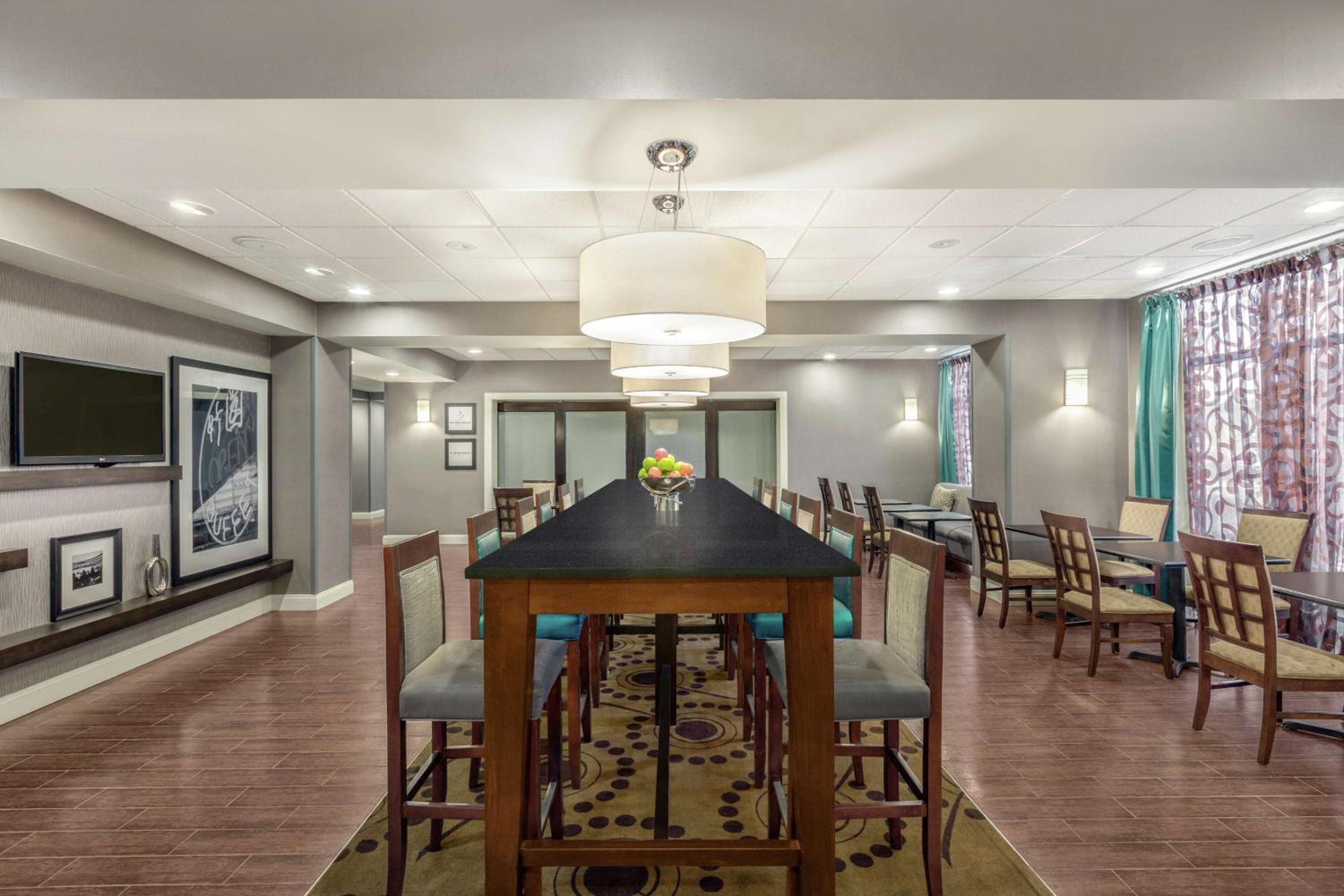 Statesboro Vacations - Hampton Inn Statesboro - Property Image 2