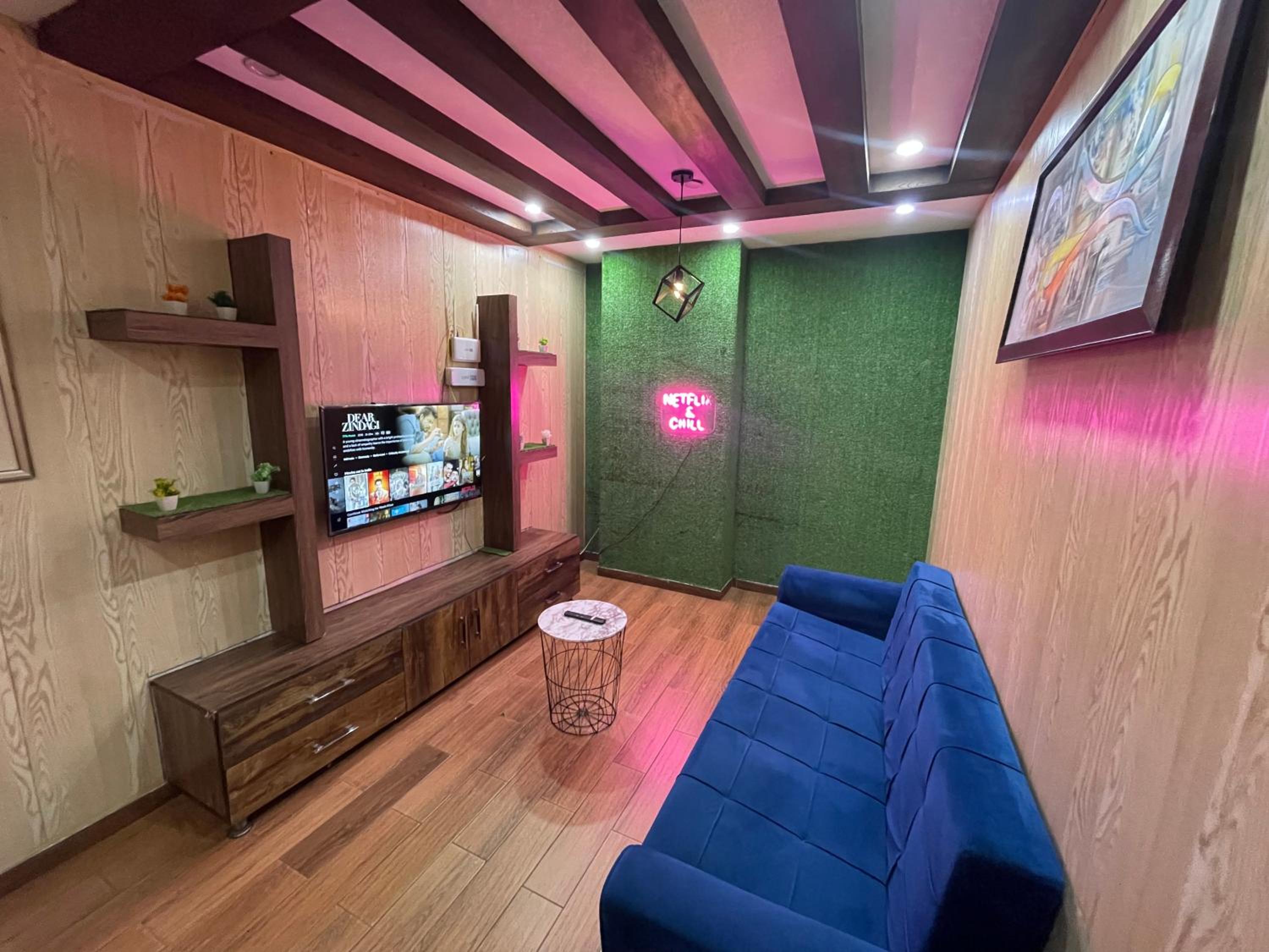 Luxury Private Top Floor Apartment in Heart of Bahria Town