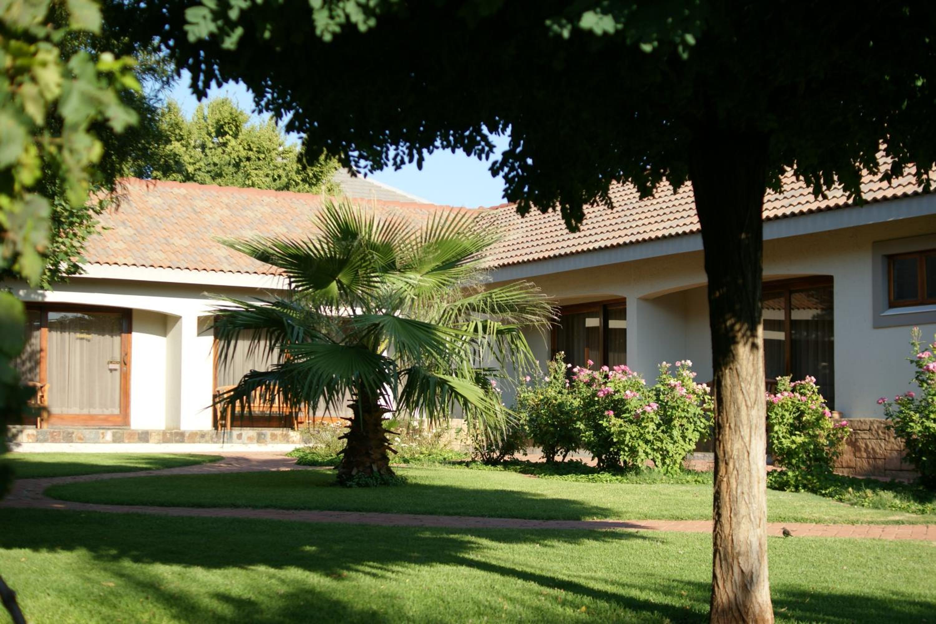 Lakeside Guesthouse view 3