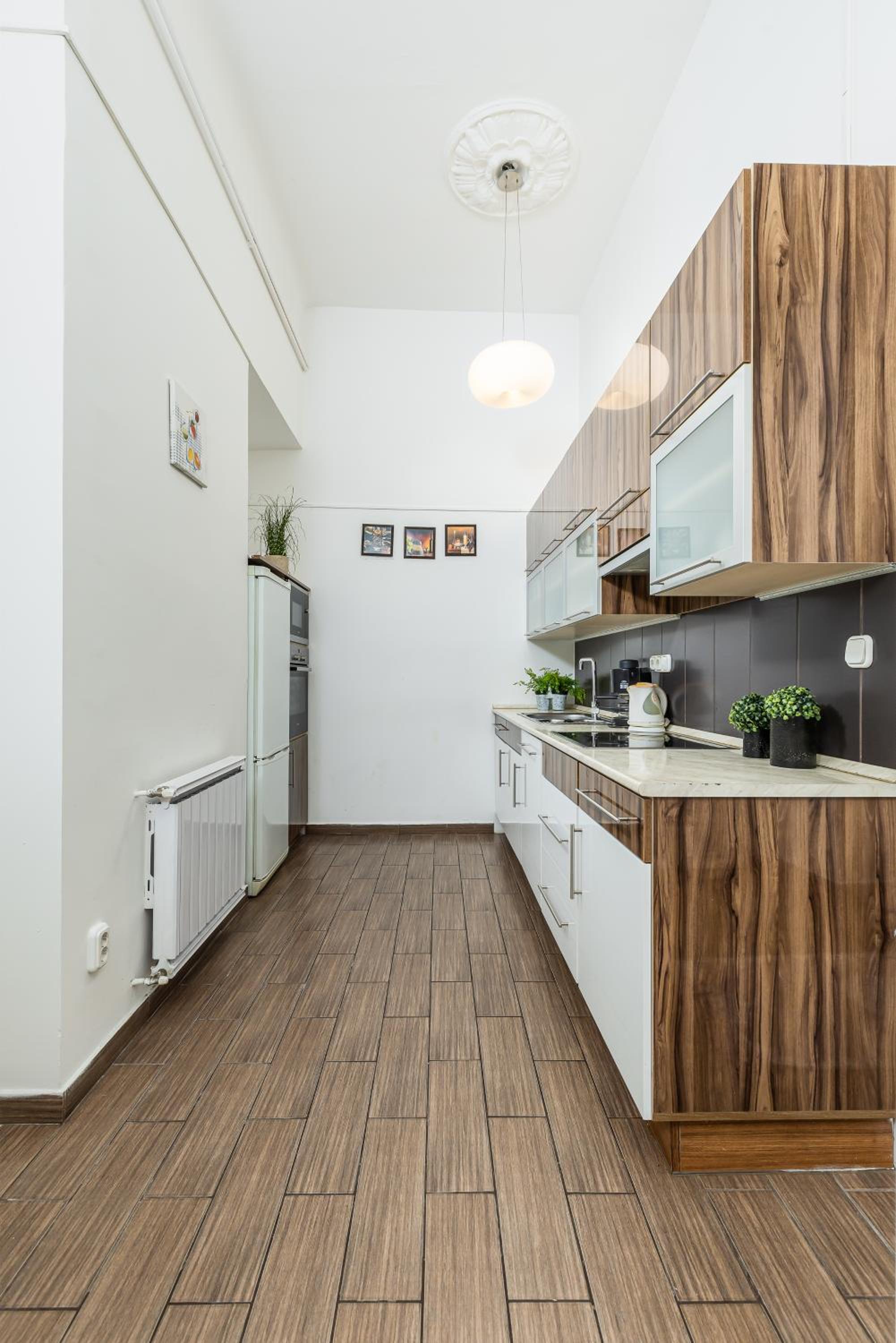 Real Apartments Lovag