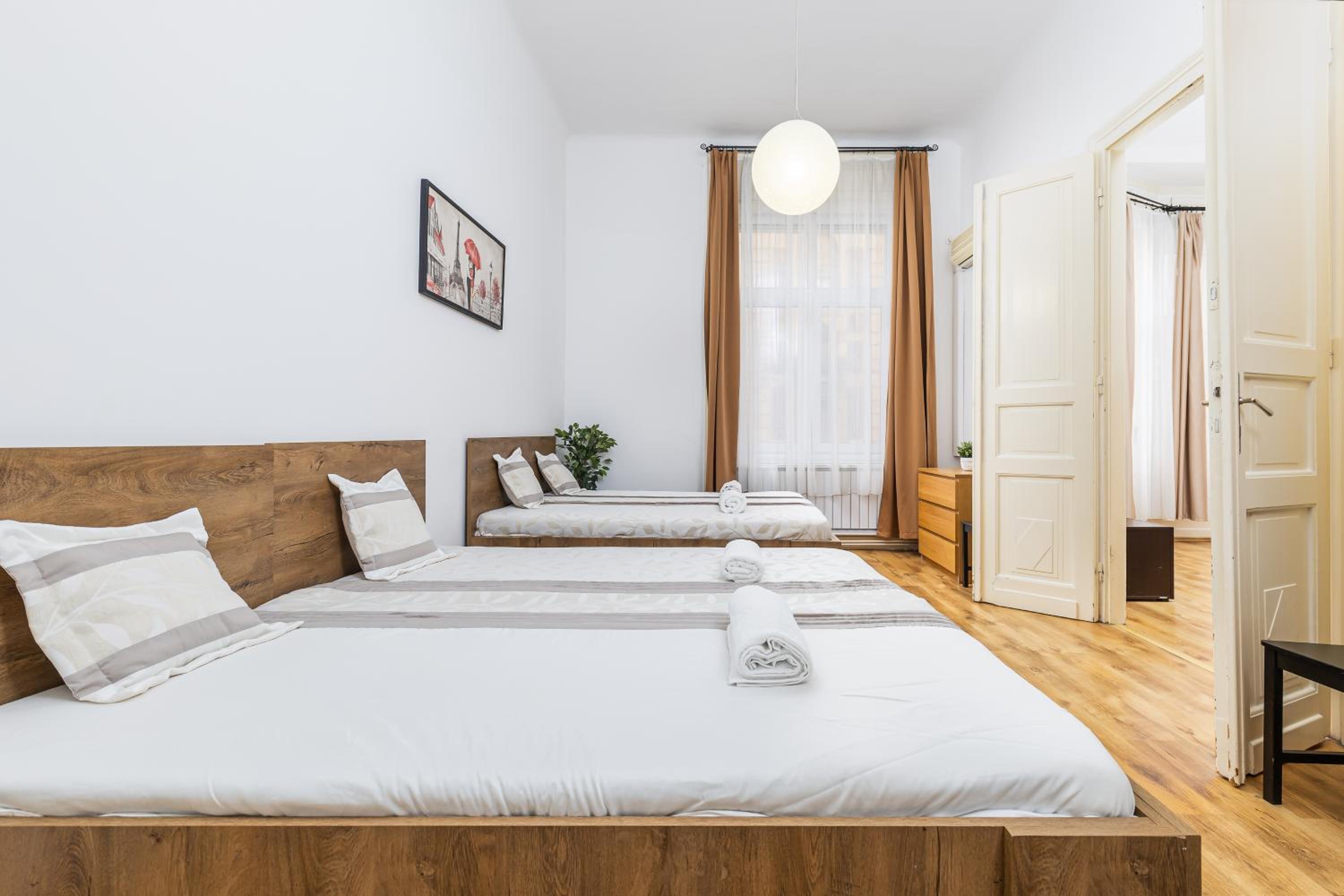 Real Apartments Lovag