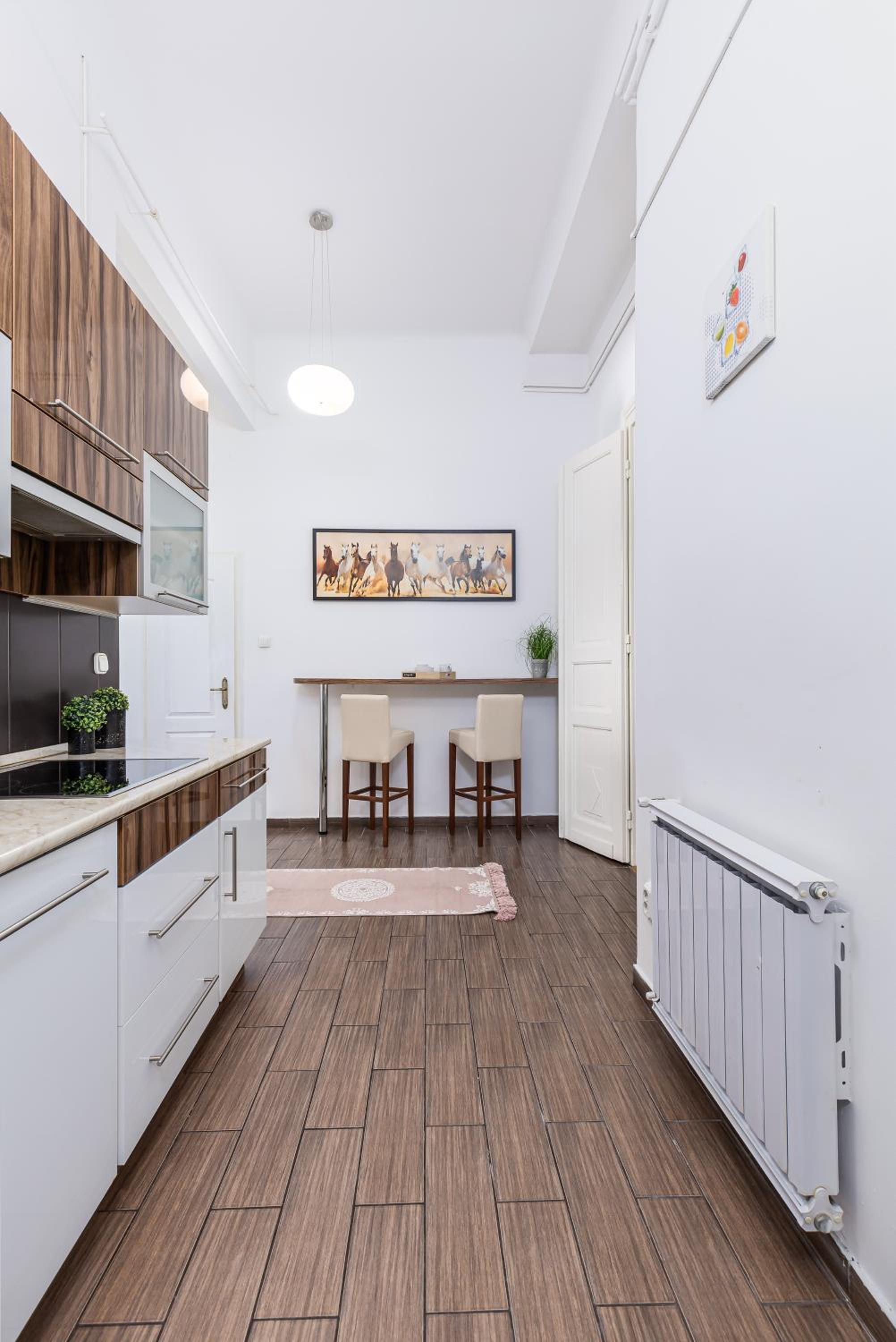Real Apartments Lovag