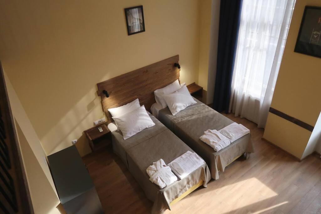 Opera Garden Apartment 2 in Tbilisi center view 3