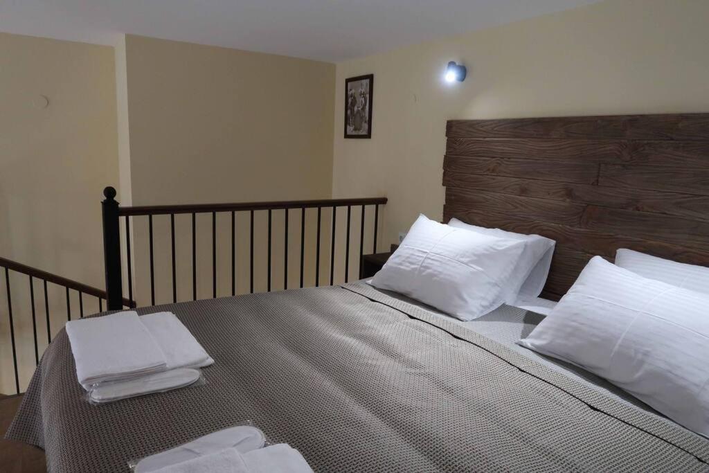 Opera Garden Apartment 2 in Tbilisi center view 4