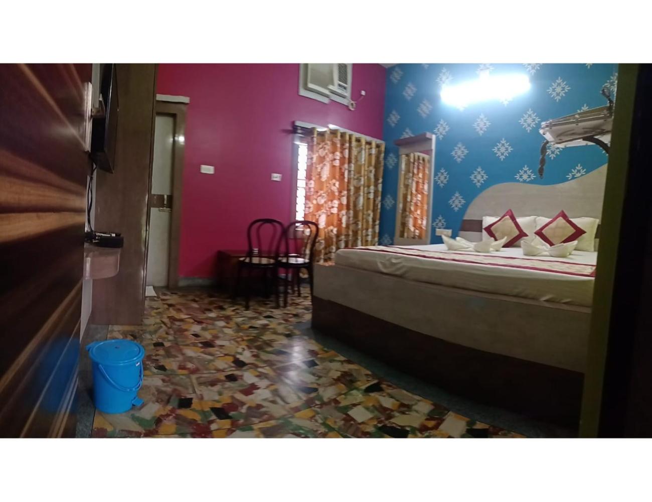 EMBLIC HOTEL & RESTAURANT, Bolpur view 4
