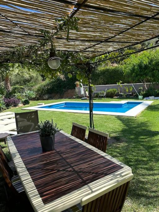 Pool-side chic studio in beautiful countryside