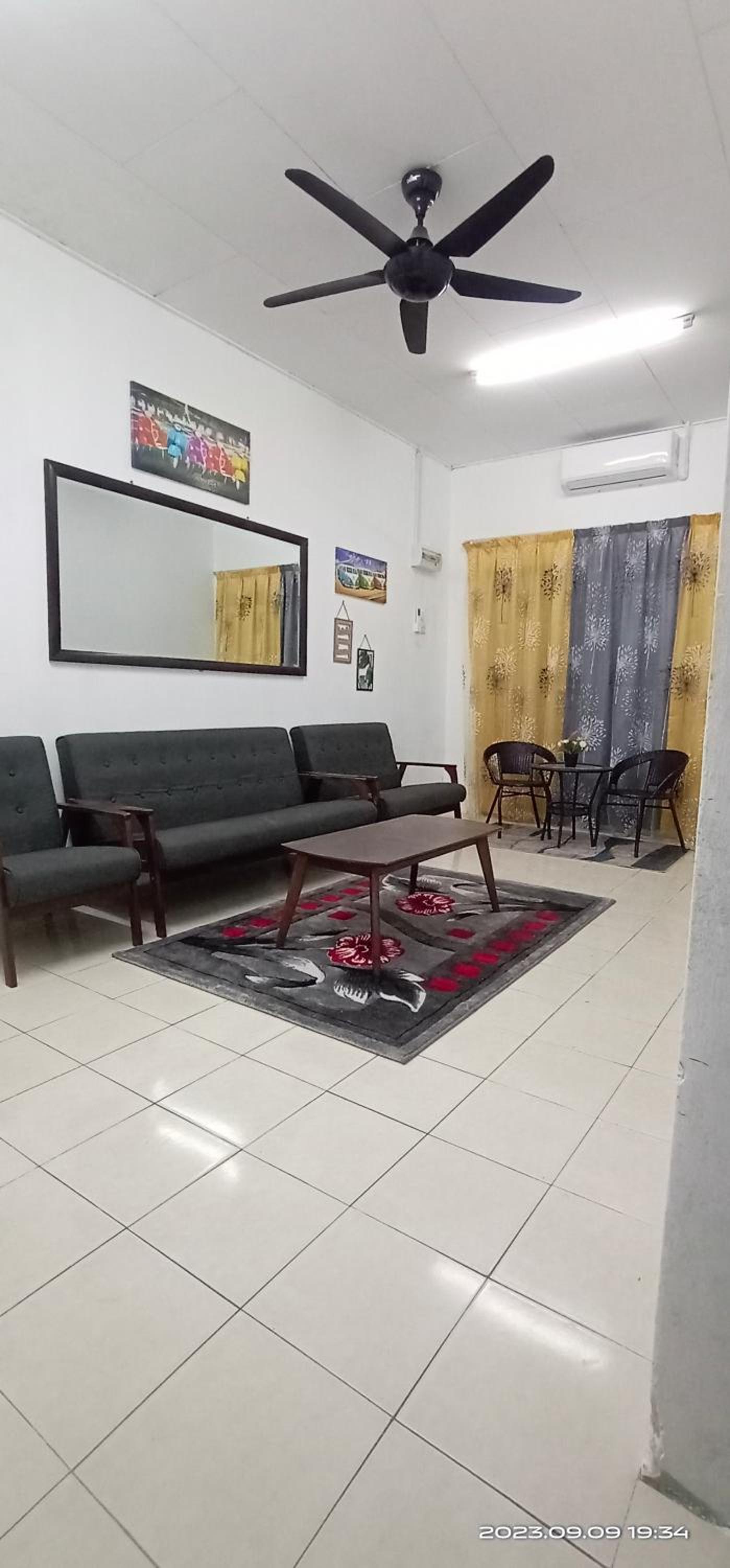 AZ HOMESTAY SENDAYAN