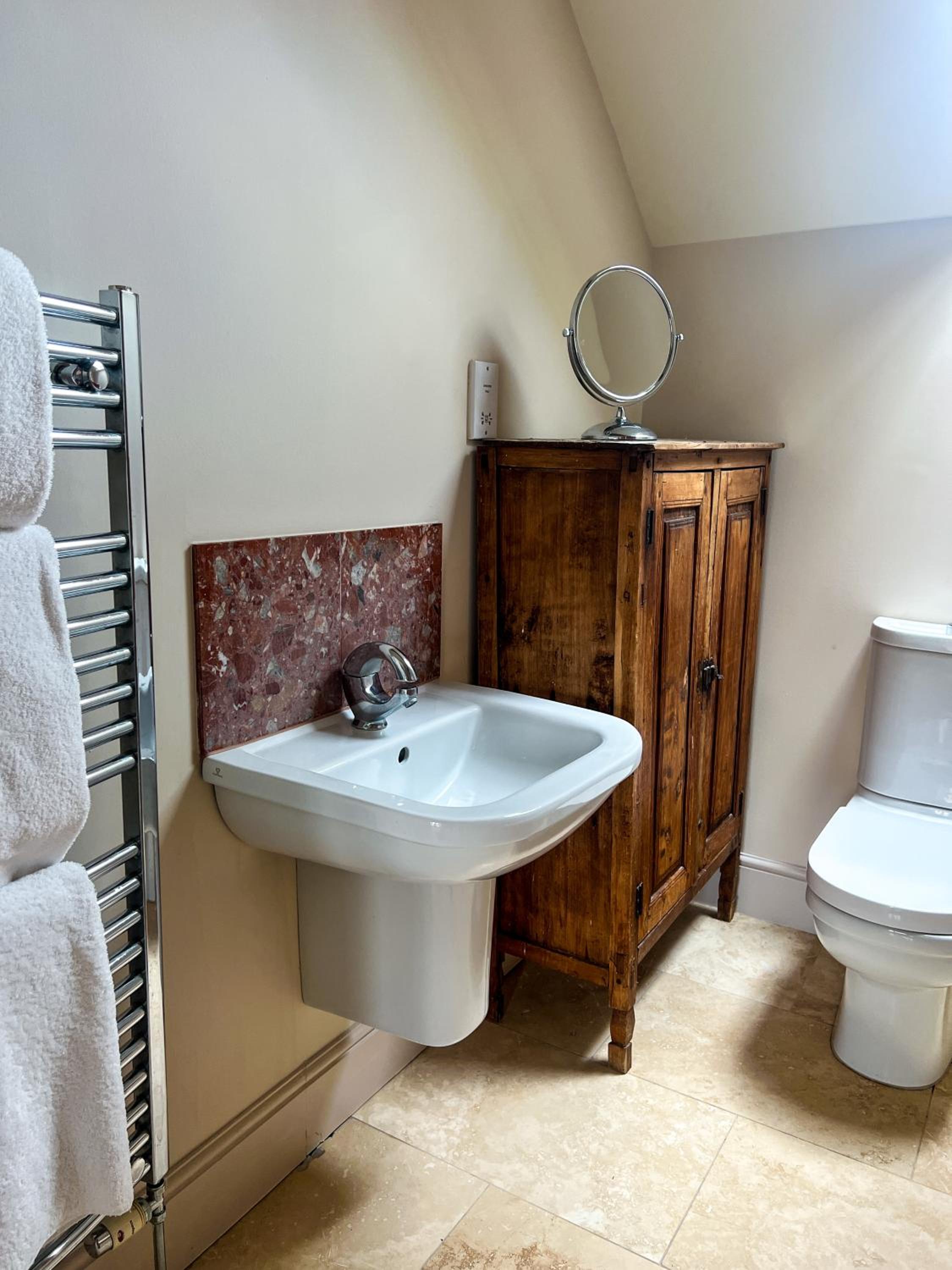 Sherborne Vacations - The Kings Arms - Property Image 4