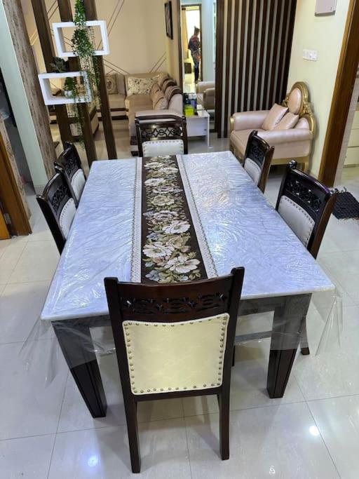 Airly, bright secured flat, Zigatola, Dhanmondi