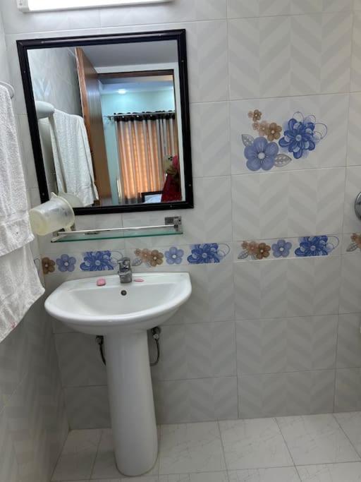 Airly, bright secured flat, Zigatola, Dhanmondi