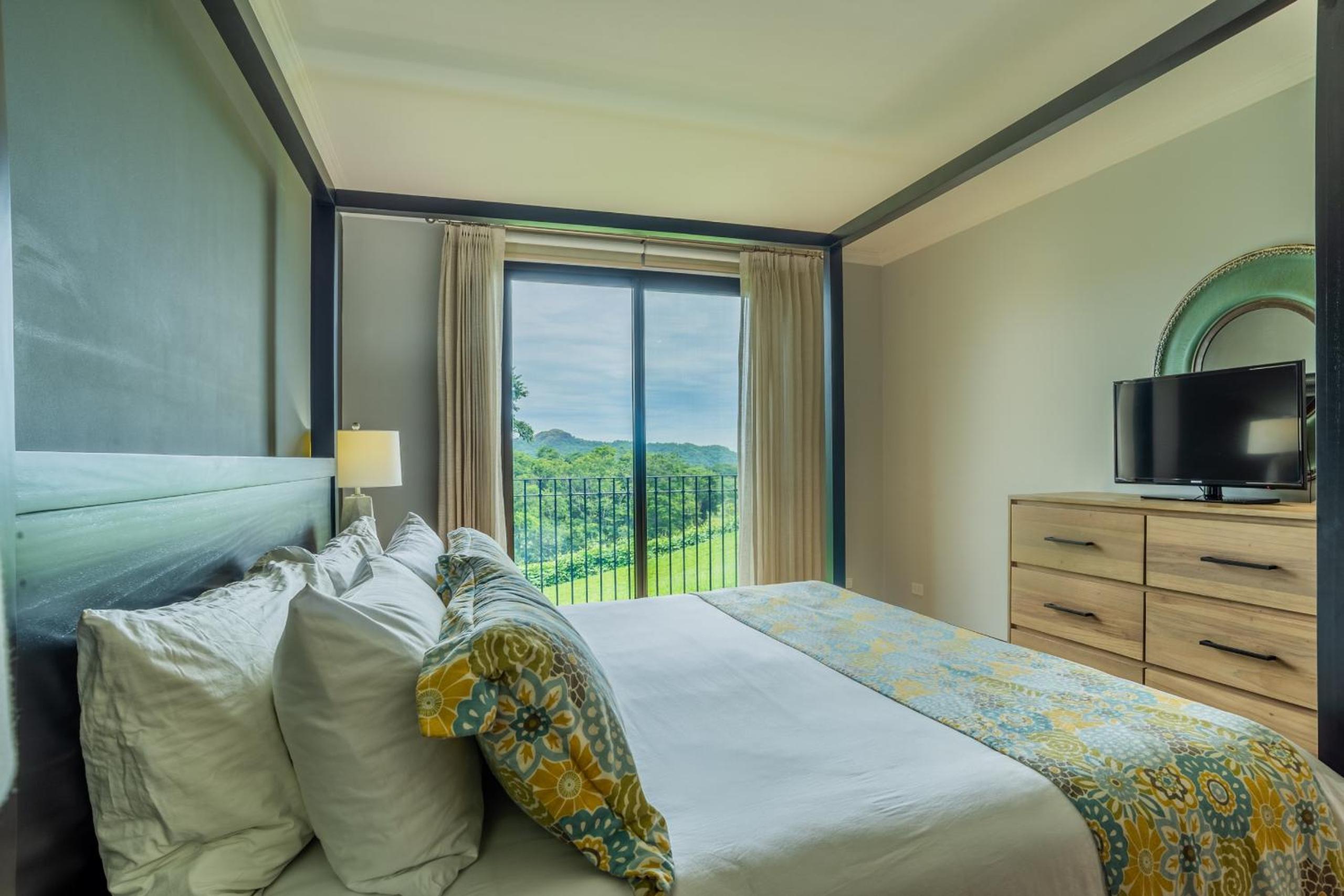 Bougainvillea 8103 Luxury Apartment - Reserva Conchal