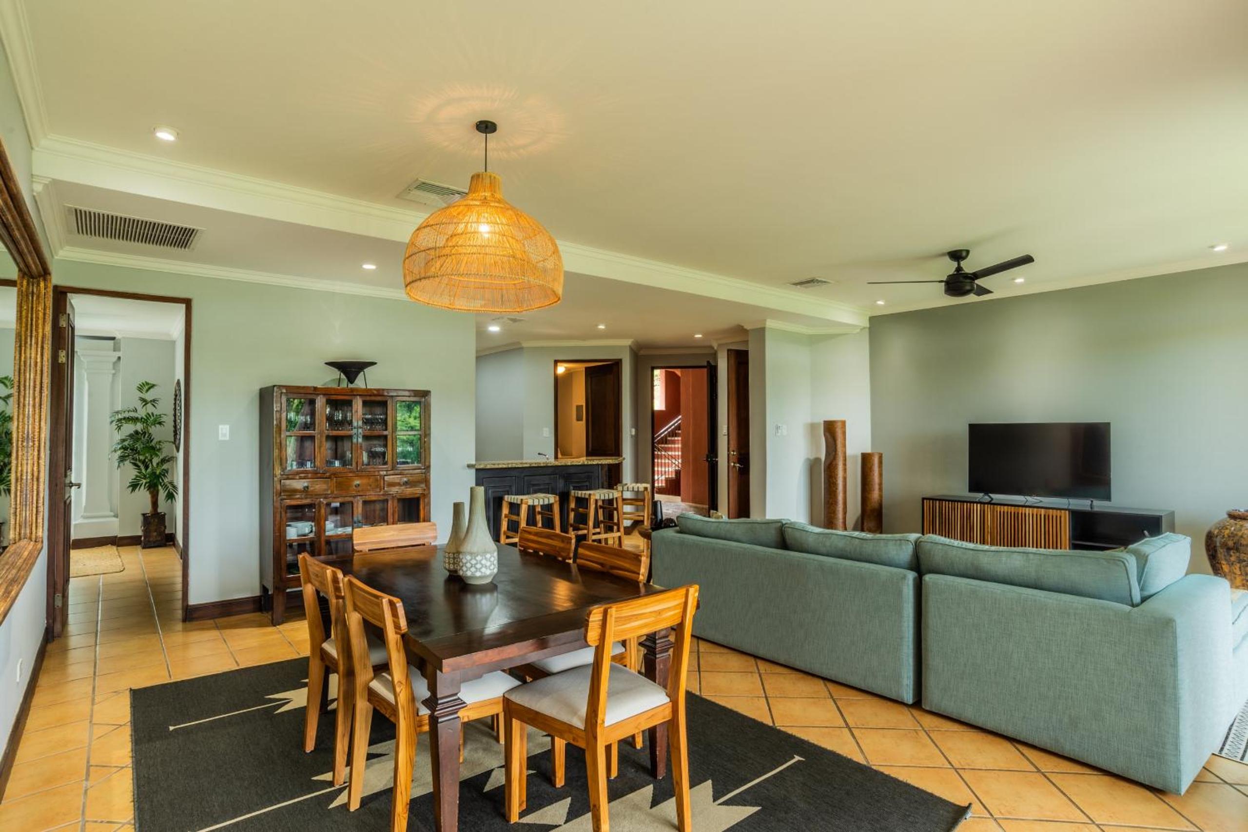 Bougainvillea 8103 Luxury Apartment - Reserva Conchal