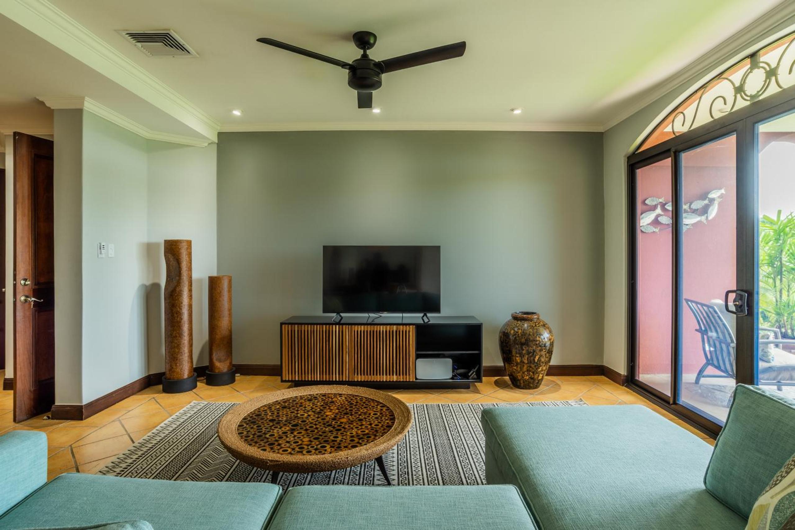 Bougainvillea 8103 Luxury Apartment - Reserva Conchal