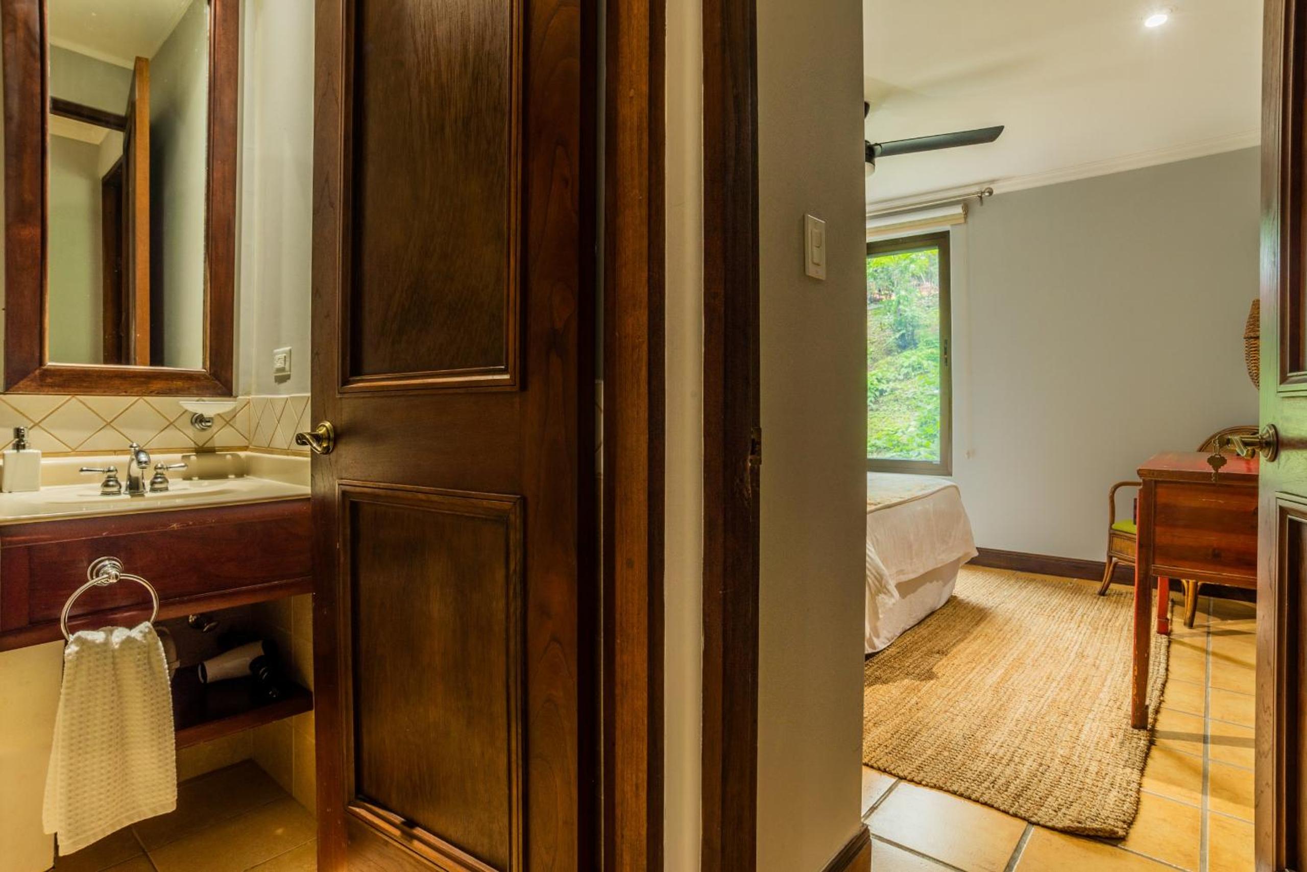 Bougainvillea 8103 Luxury Apartment - Reserva Conchal