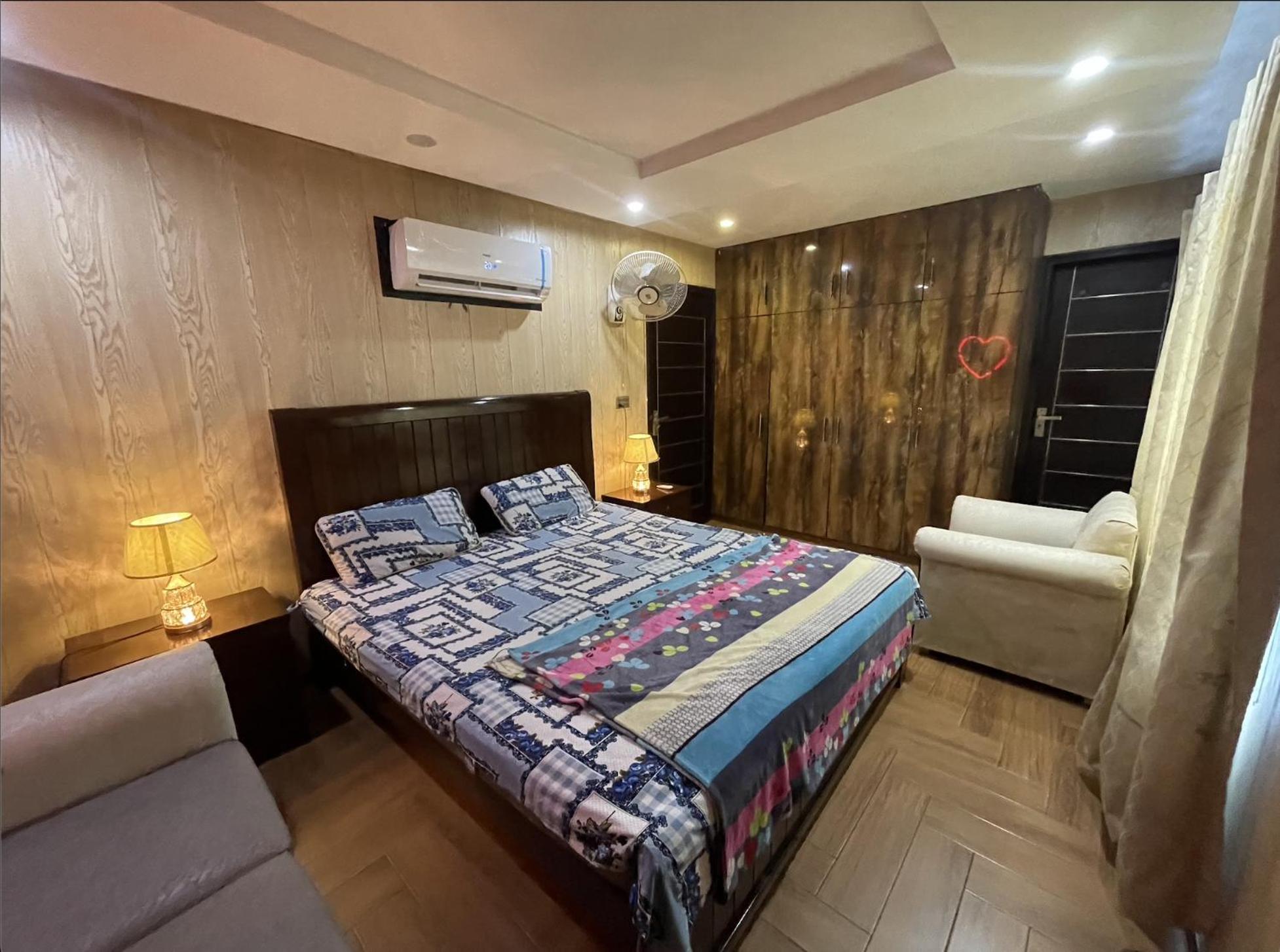 Luxury Private Top Floor Apartment in Heart of Bahria Town