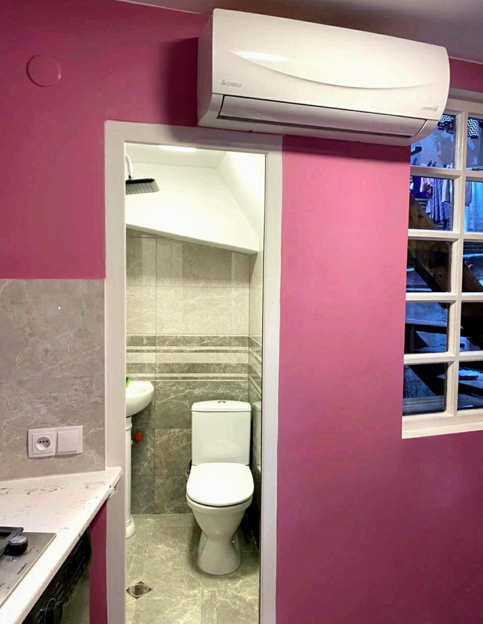 Colorful Apartment in city Center view 3