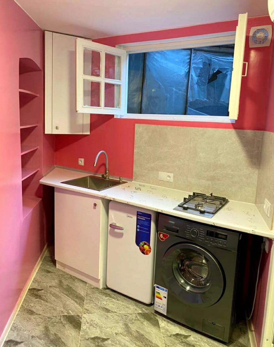 Colorful Apartment in city Center view 4