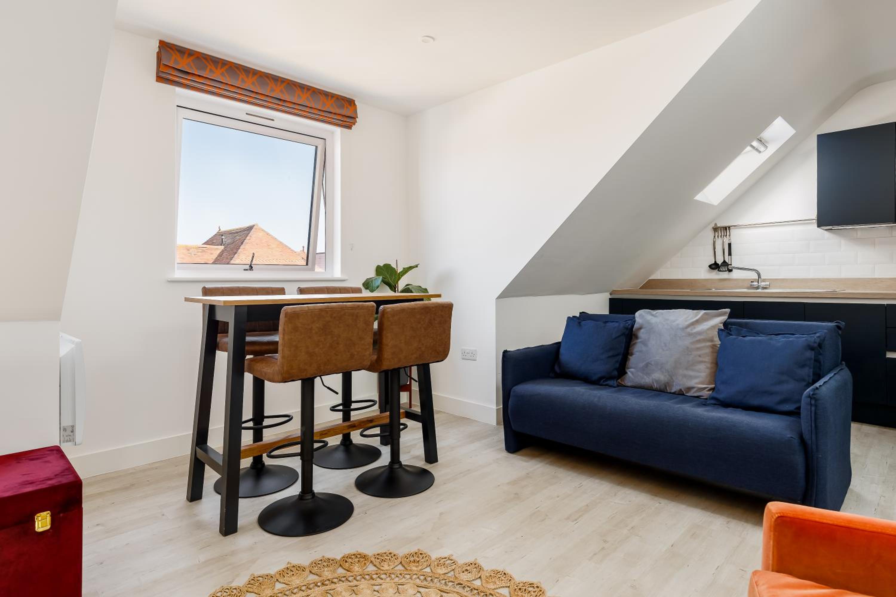 Modern 1 Bed Seaside Apartment view 3