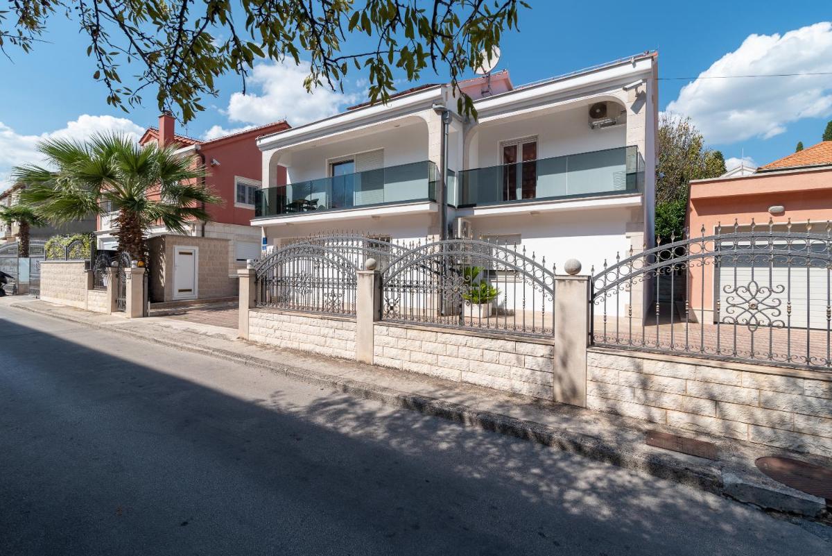 Vila Snjezana view 3