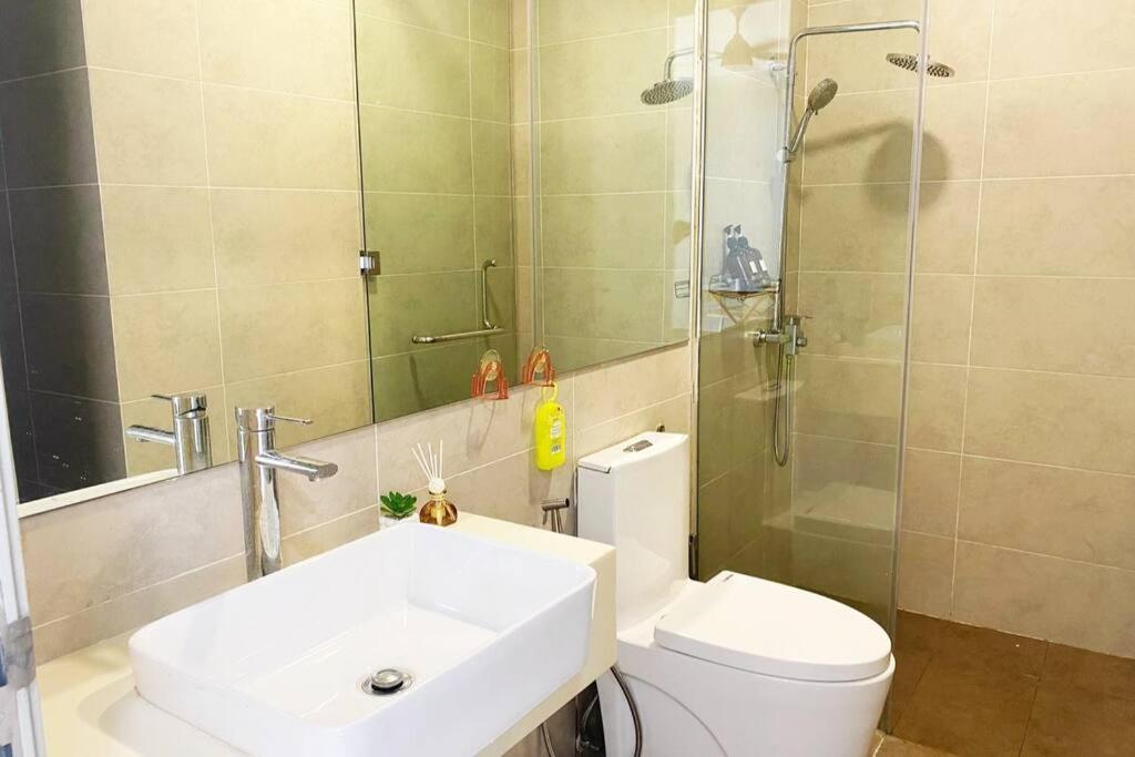 Muji Style KL Gateway Premium Residence with Infinity Pool Bathtub