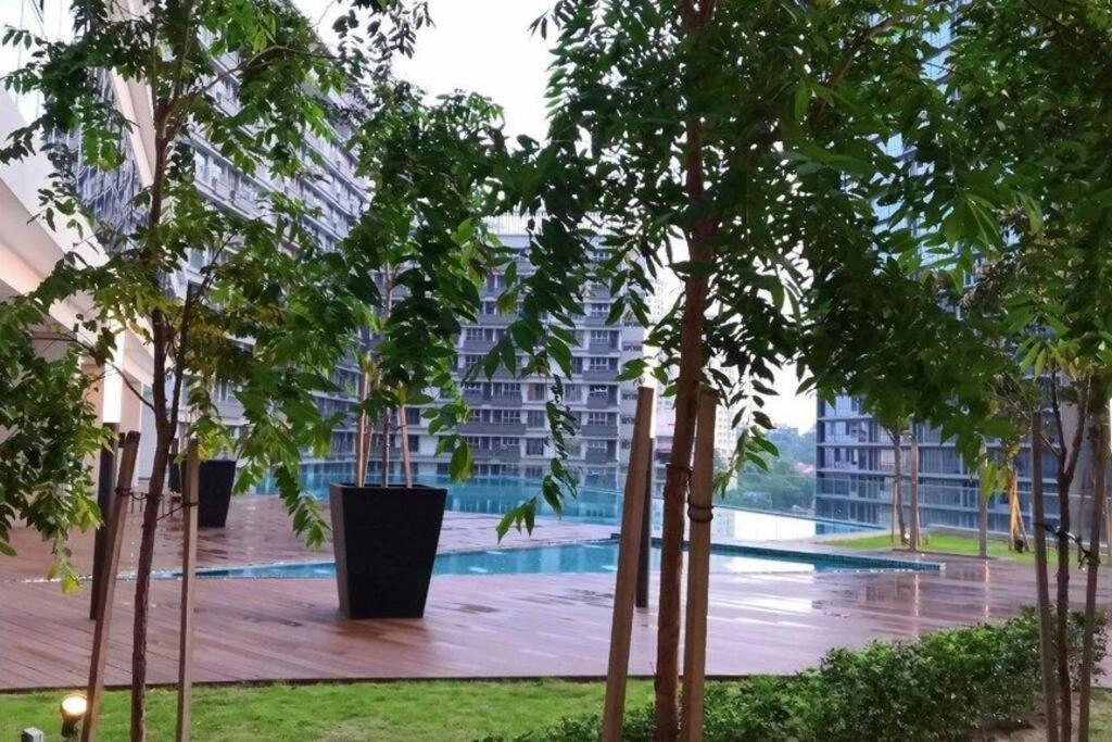 Muji Style KL Gateway Premium Residence with Infinity Pool Bathtub