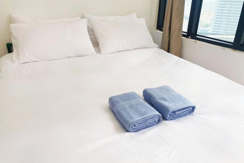 Muji Style KL Gateway Premium Residence with Infinity Pool Bathtub