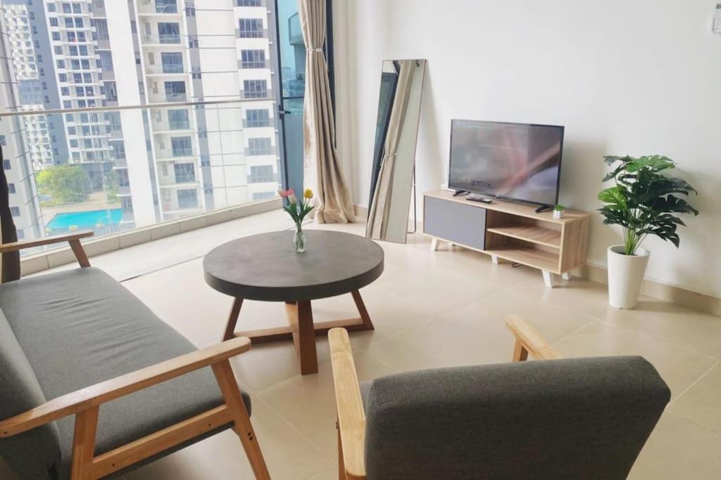 Muji Style KL Gateway Premium Residence with Infinity Pool Bathtub