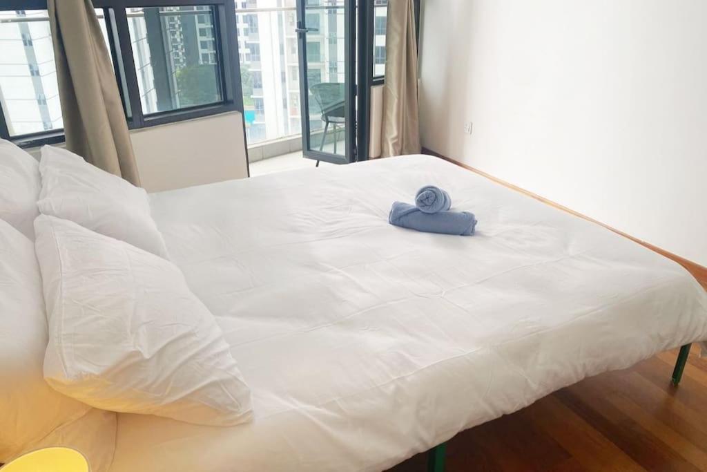 Muji Style KL Gateway Premium Residence with Infinity Pool Bathtub