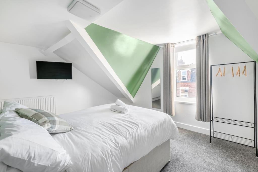 Jefferson 4 Bed, 5 Guests view 3