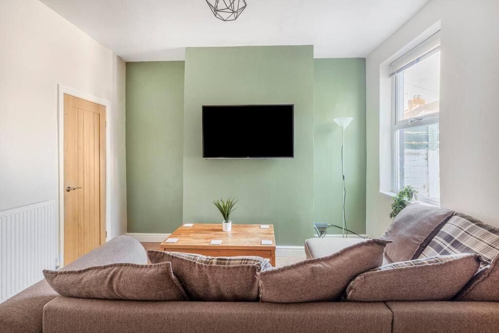 Jefferson 4 Bed, 5 Guests view 2