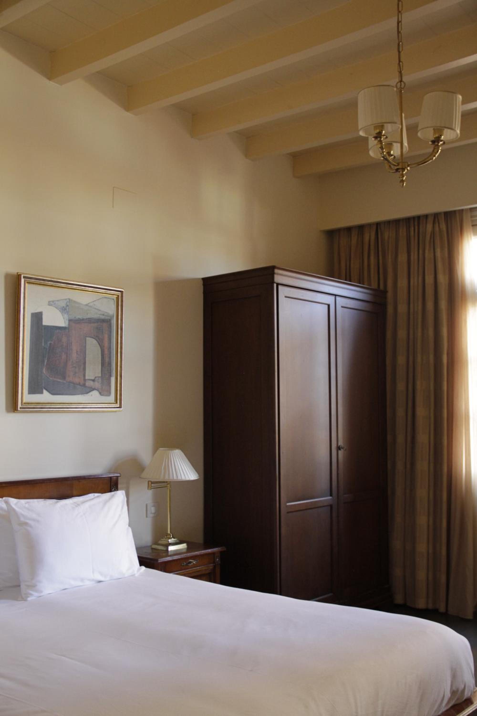 Xenon Inn