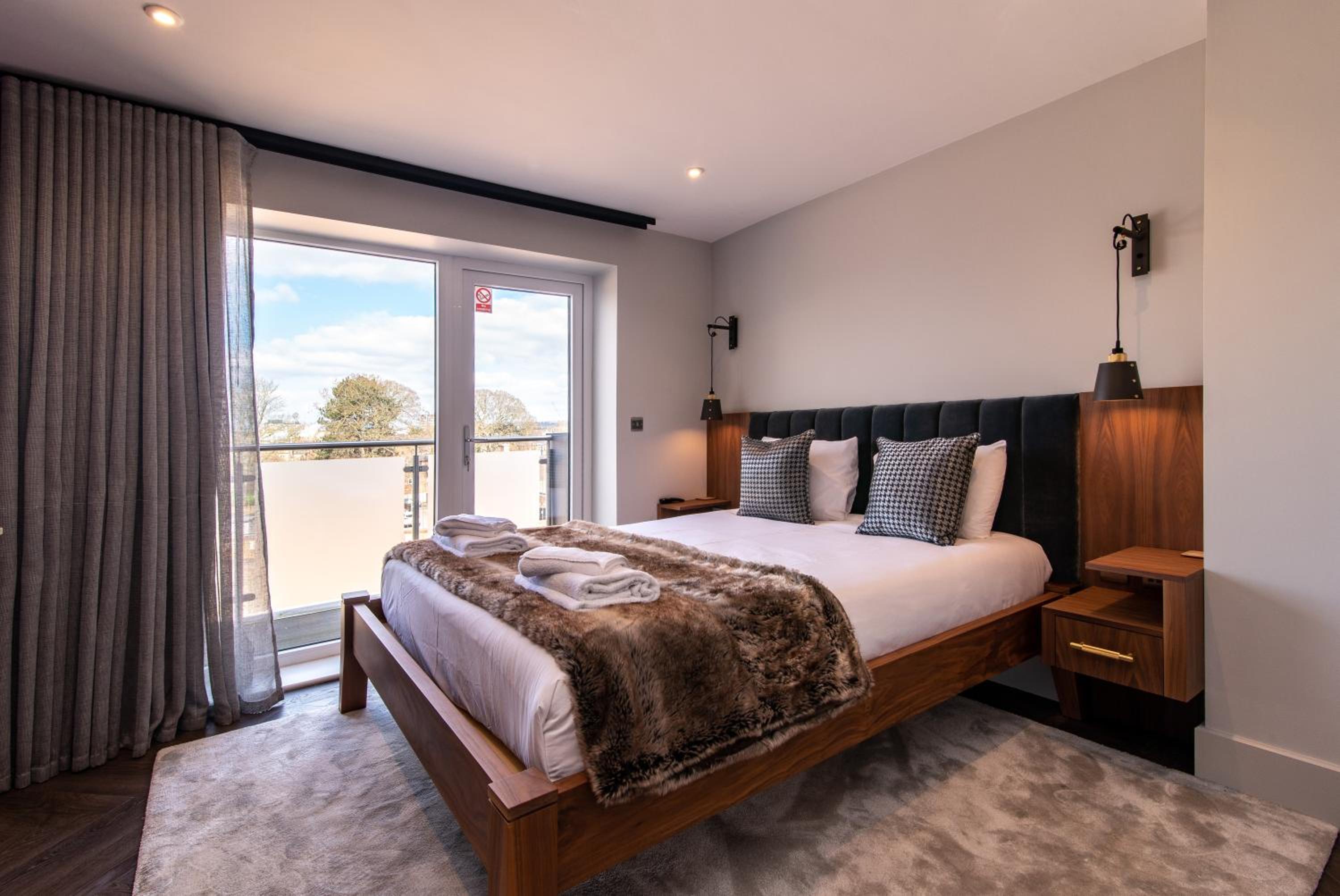 Super High End 1 bed with Balcony - Central West Bridgford view 4