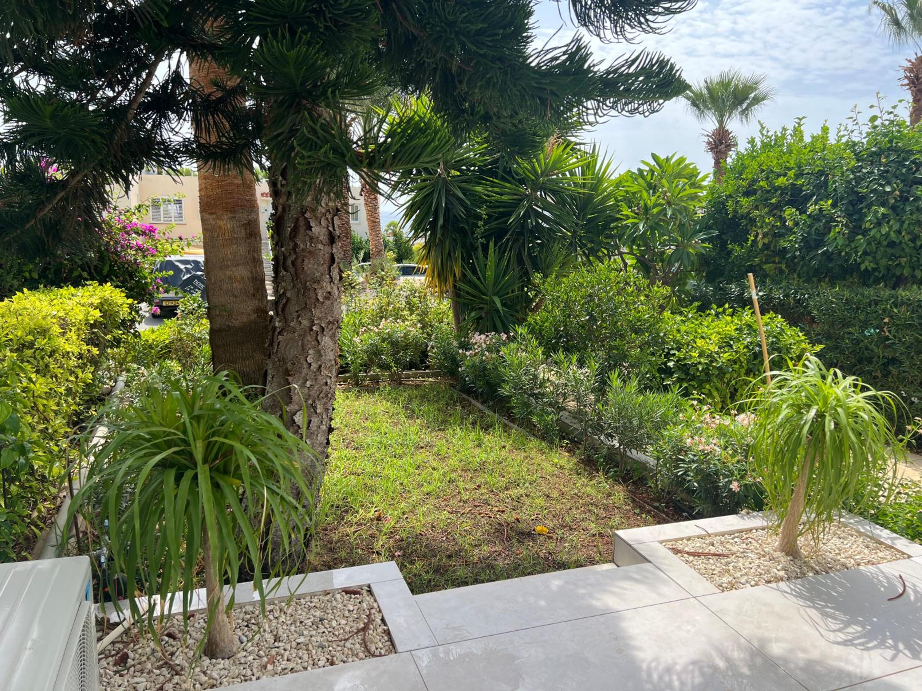 Modern Seaview Townhouse in Coral Bay