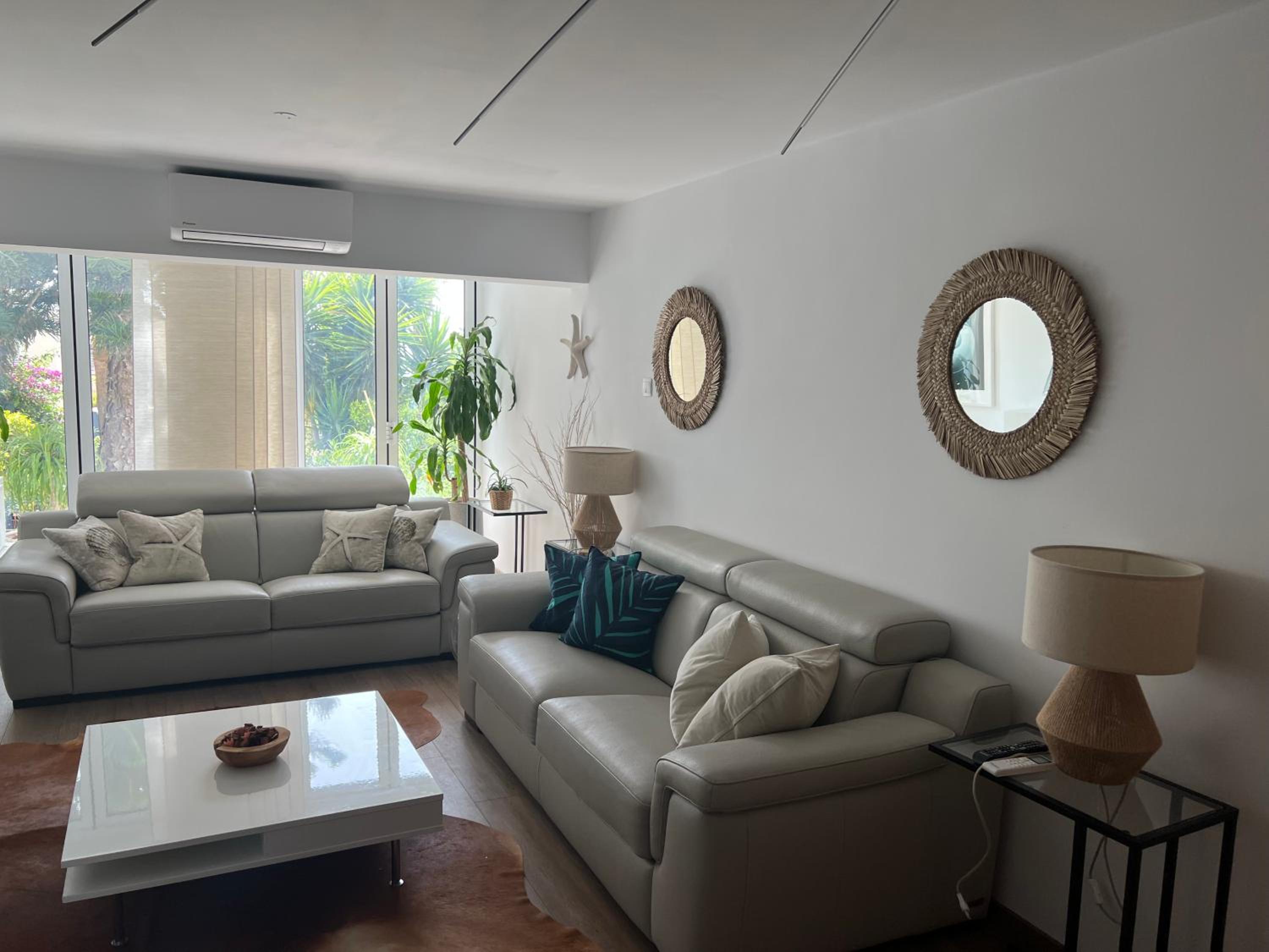 Modern Seaview Townhouse in Coral Bay
