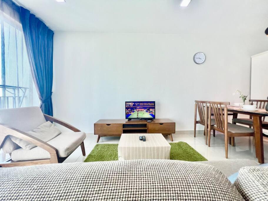 T3 1-10 Pax Trefoil 2Room Setia Alam Cozy Home WiFi TV photo 8