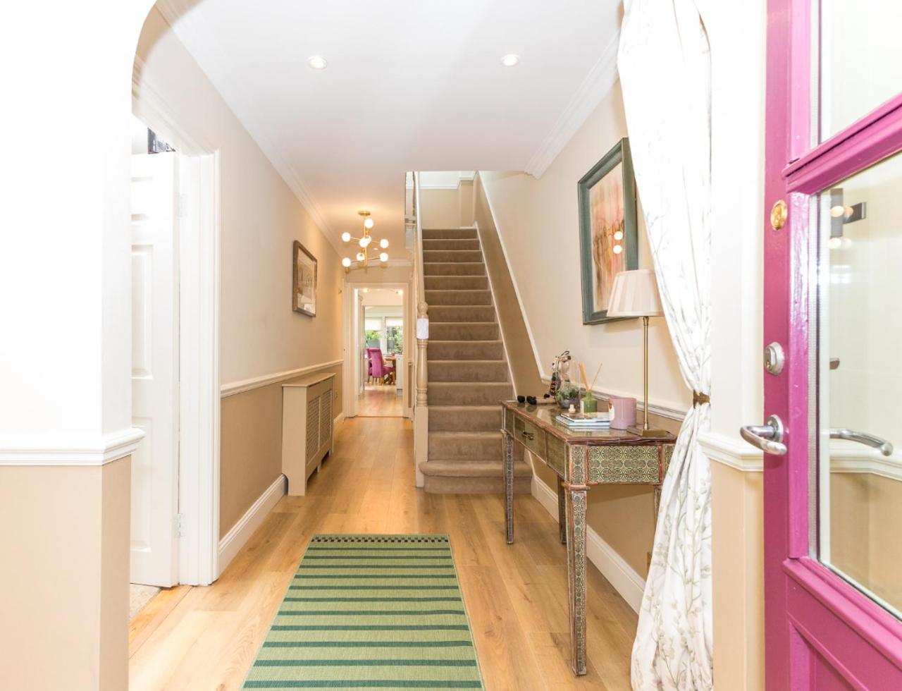 Fashionable Chic Townhouse in D4
