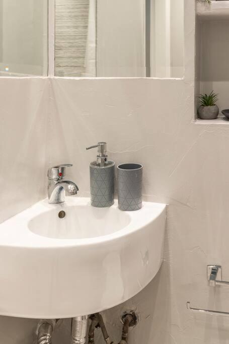 HighEnd 5BDR NewApt w/Breathtaking Acropolis View photo 5