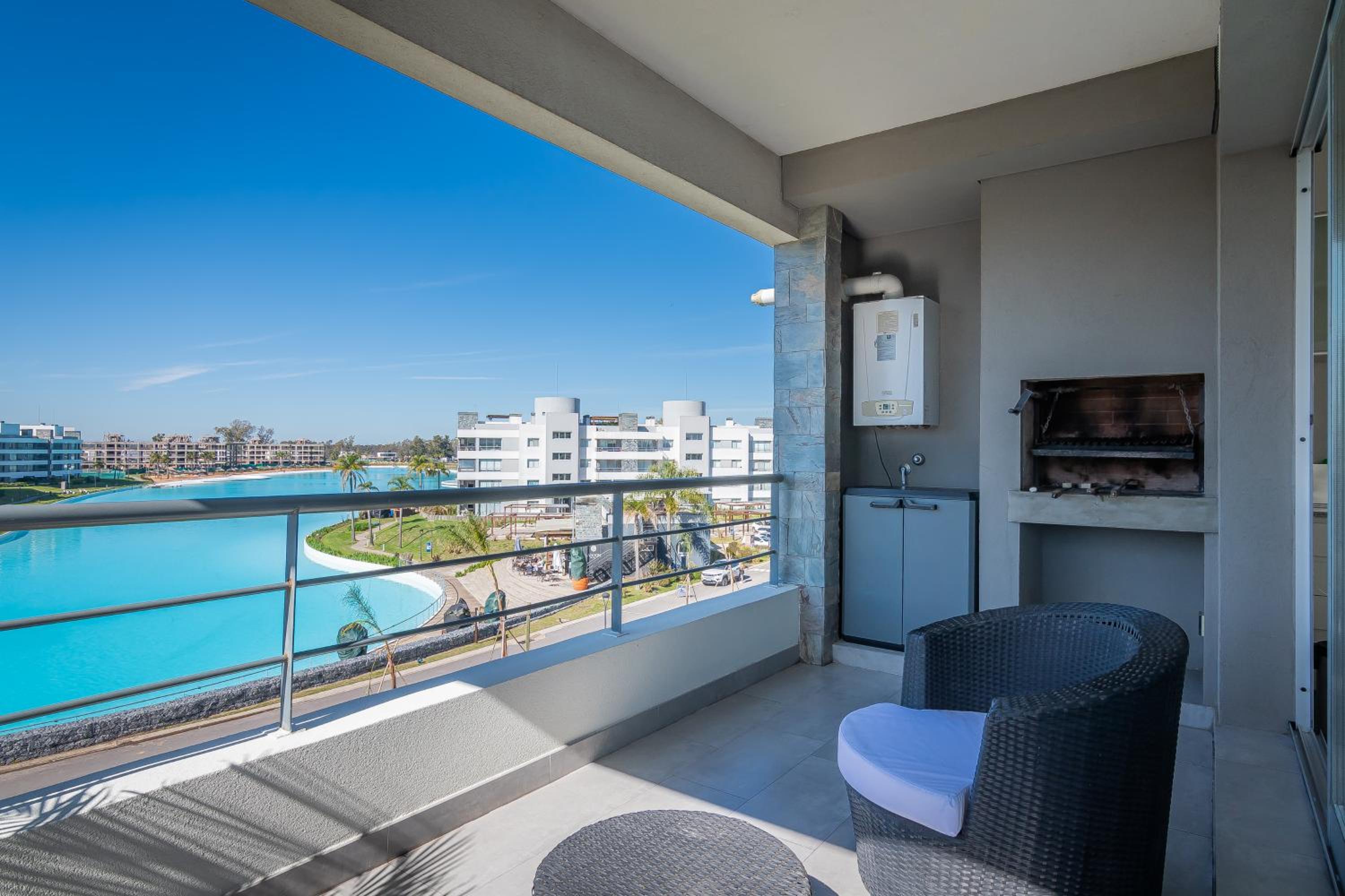 Your Oasis 2-BD Crystal Lagoon Pilar