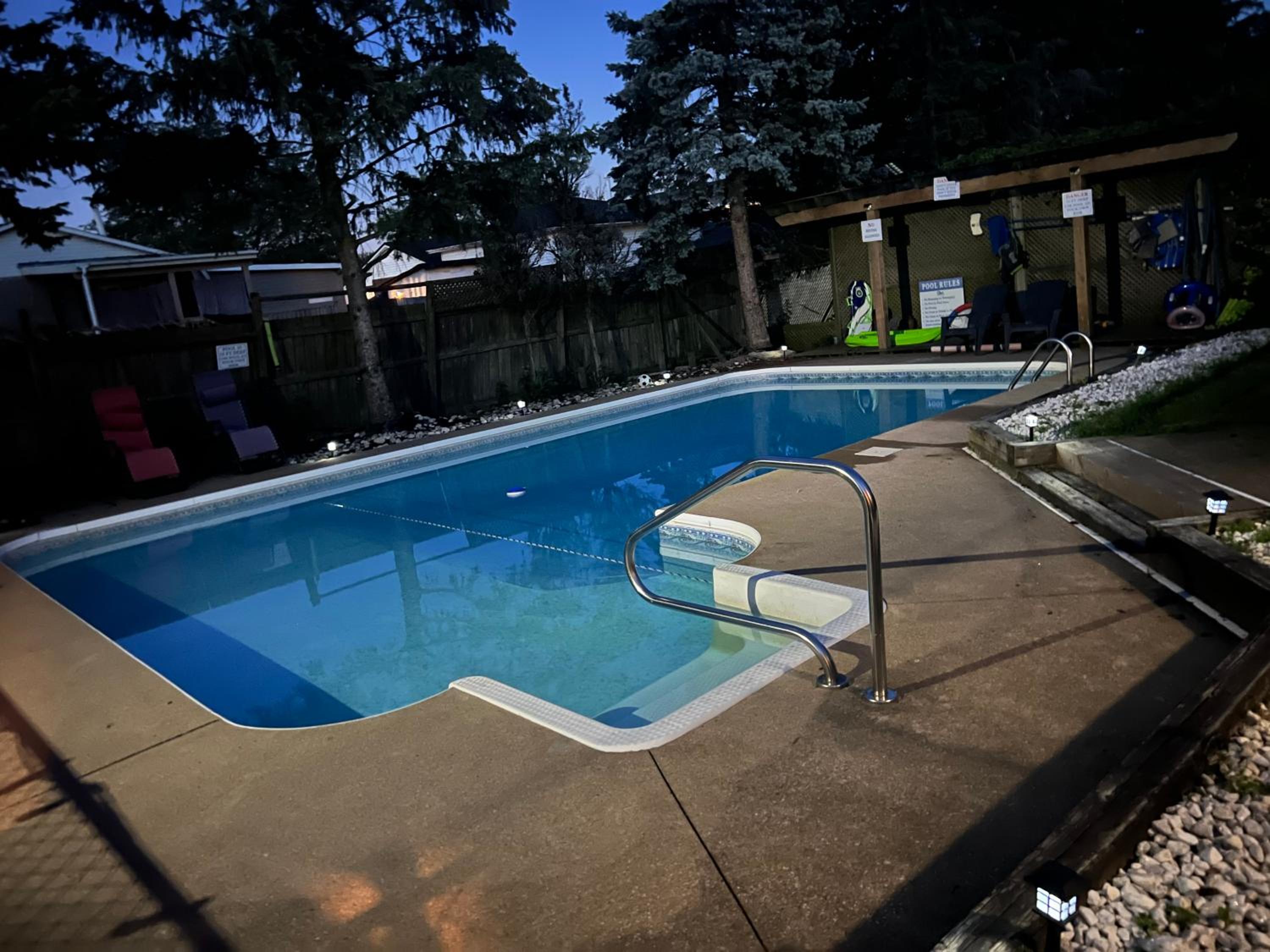 Cozy 3BR Family Getaway - Niagara Pool Oasis