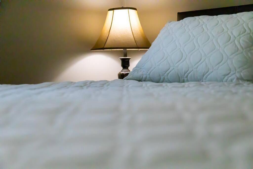 Cozy 3BR Family Getaway - Niagara Pool Oasis