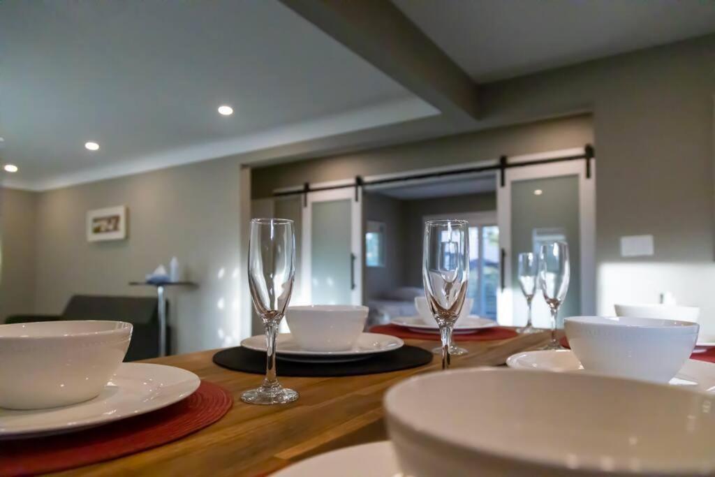 Cozy 3BR Family Getaway - Niagara Pool Oasis