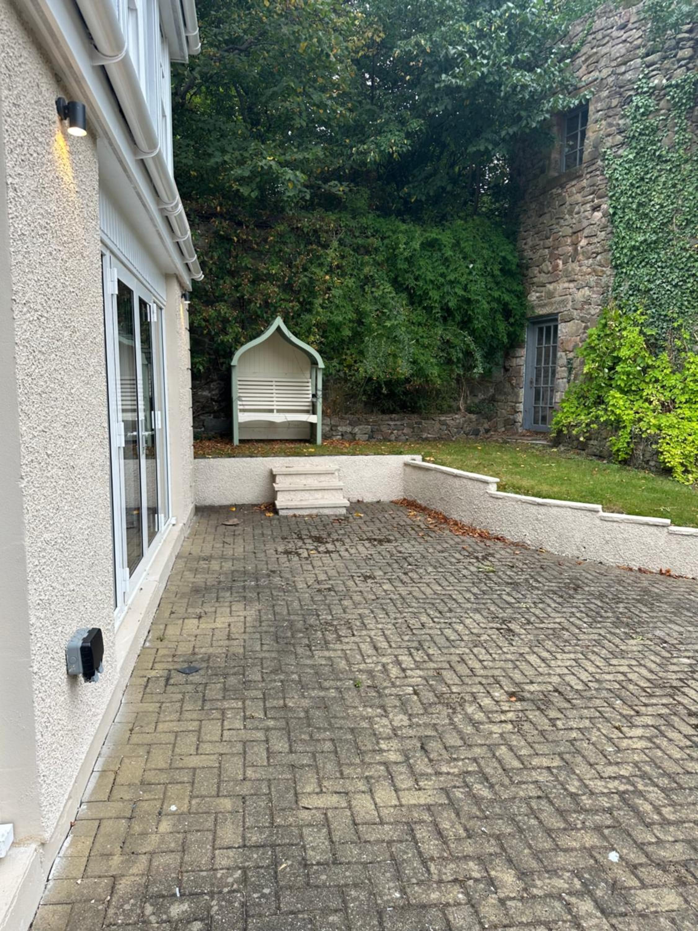 Cameron Coach House Modern Property in Murrayfield Edinburgh view 3