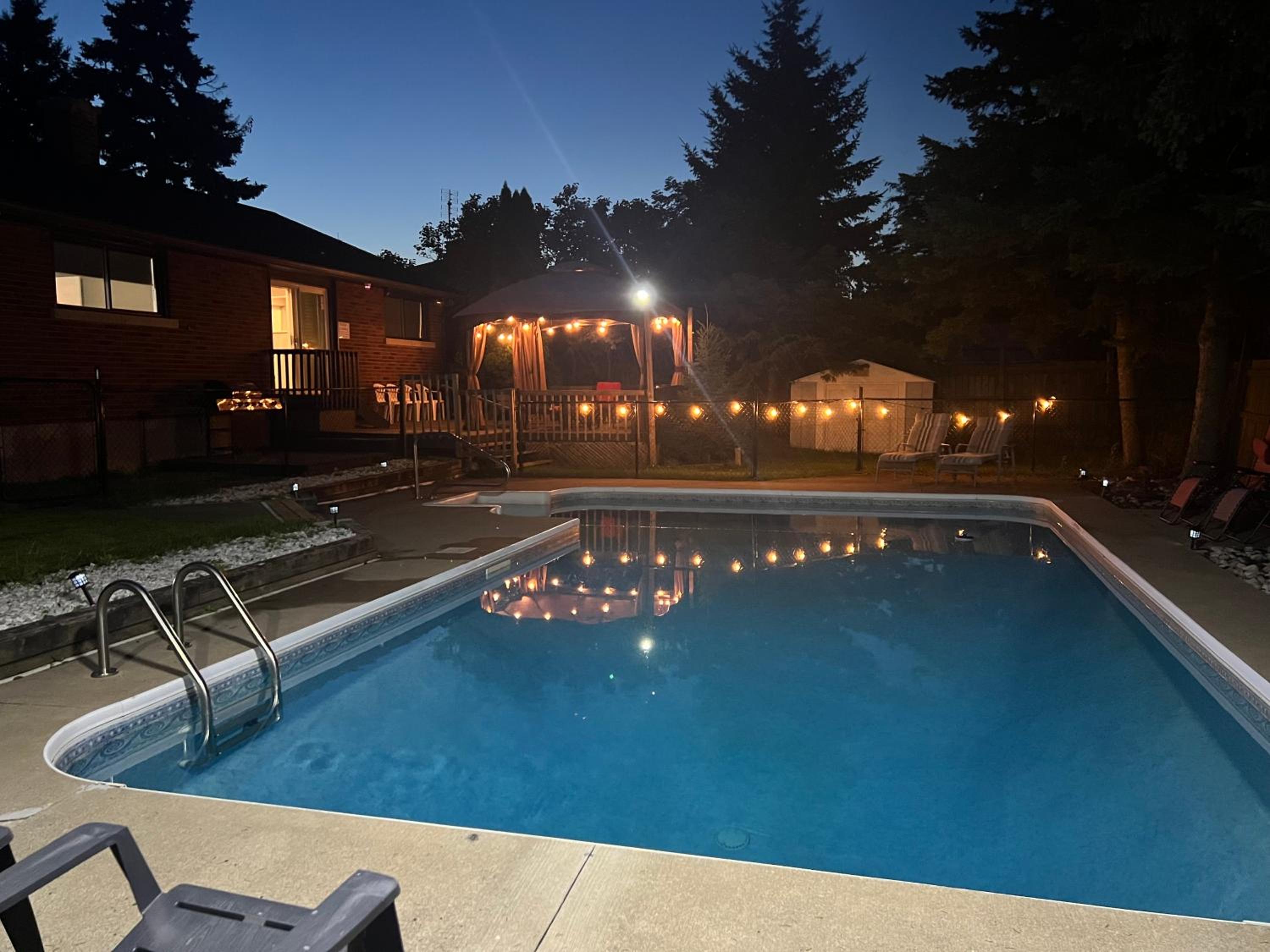 Cozy 3BR Family Getaway - Niagara Pool Oasis