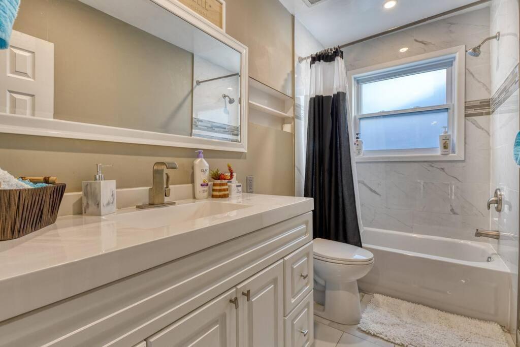 Cozy 3BR Family Getaway - Niagara Pool Oasis