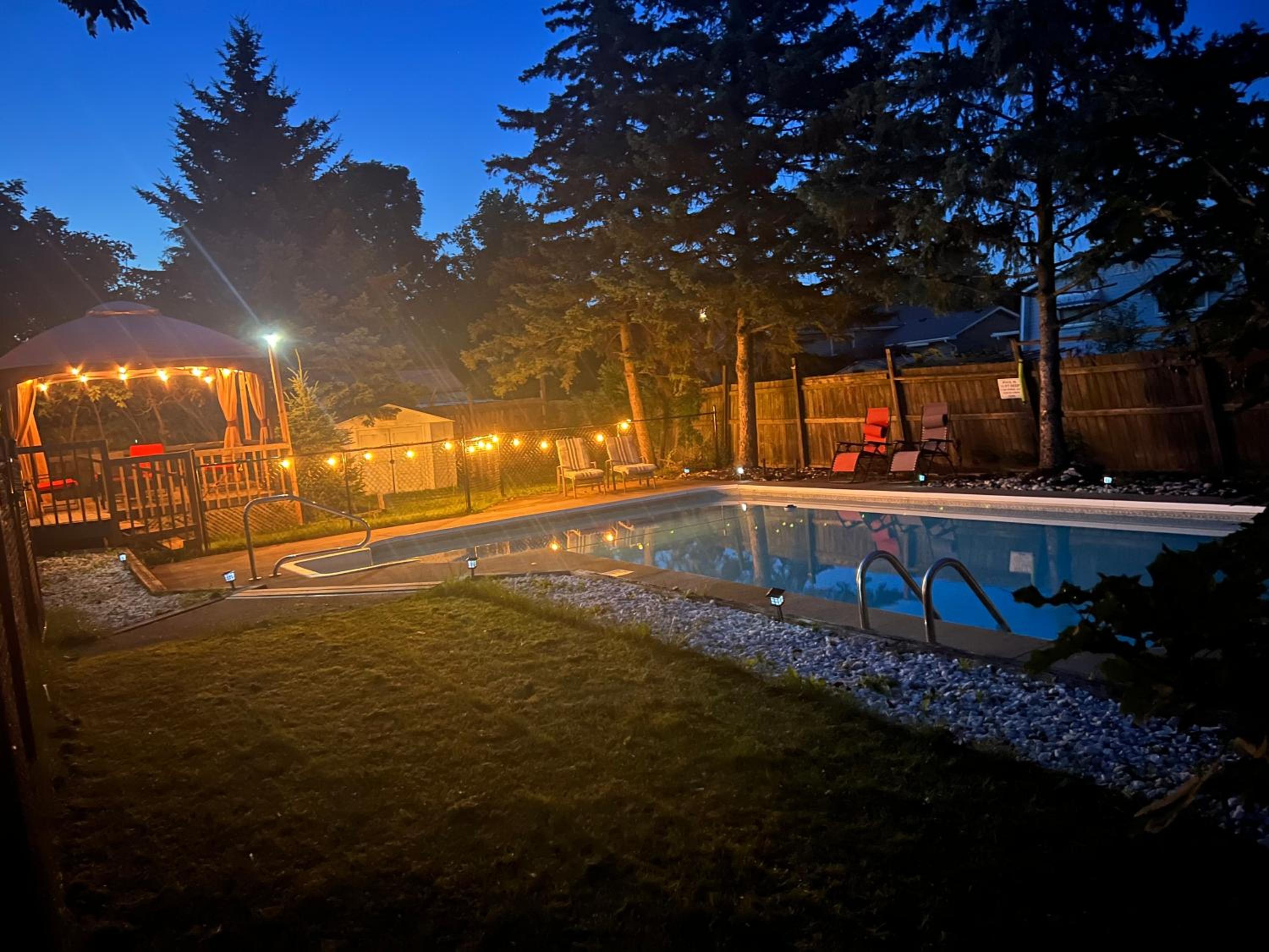 Cozy 3BR Family Getaway - Niagara Pool Oasis