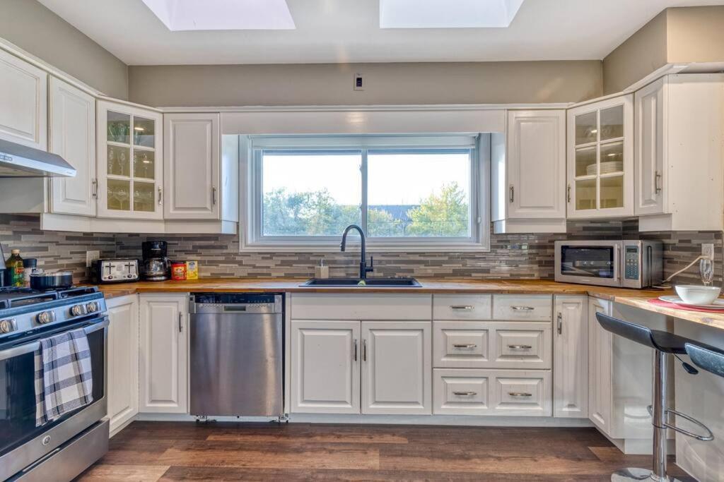 Cozy 3BR Family Getaway - Niagara Pool Oasis