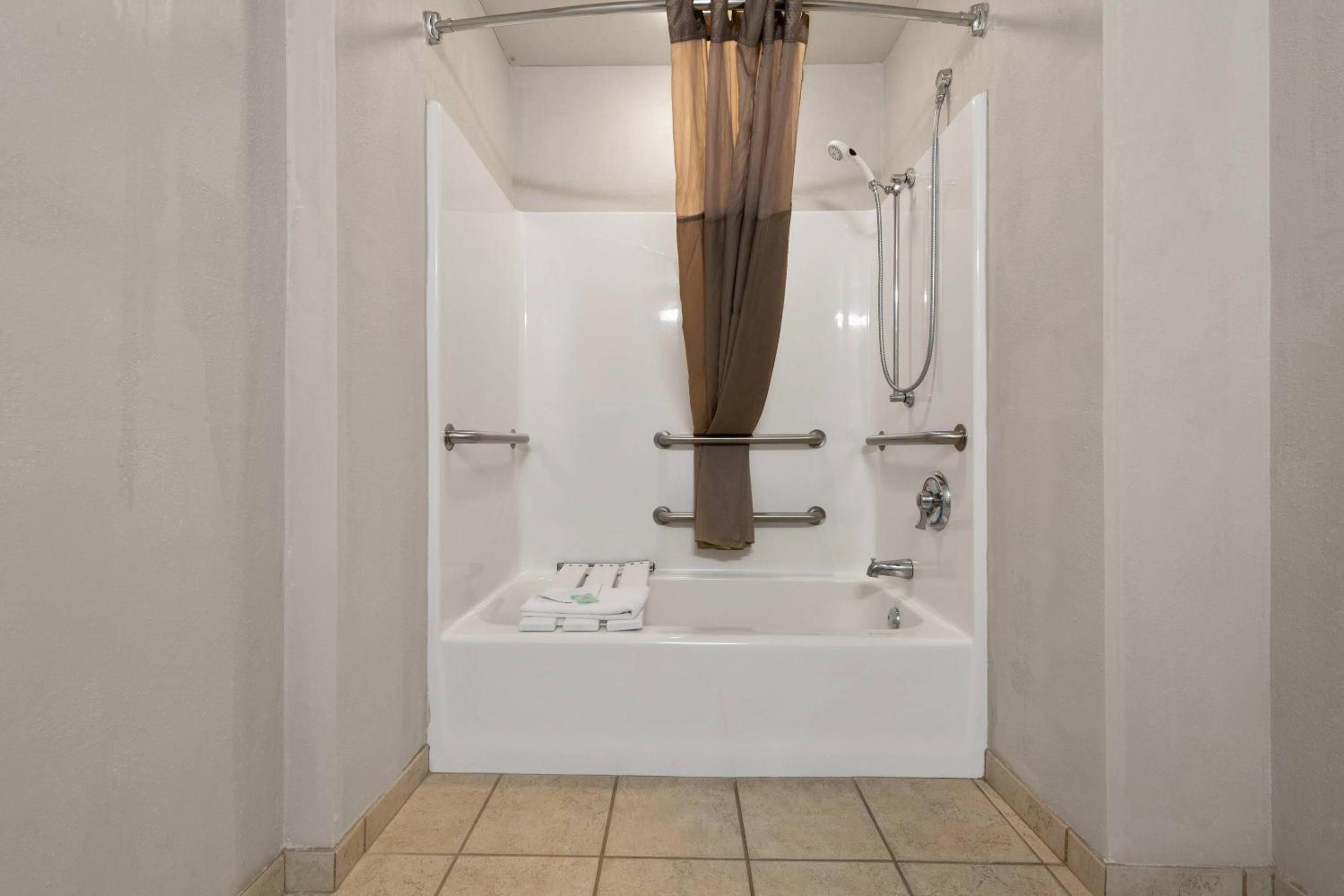 Rodeway Inn & Suites Tomahawk, Foto 21