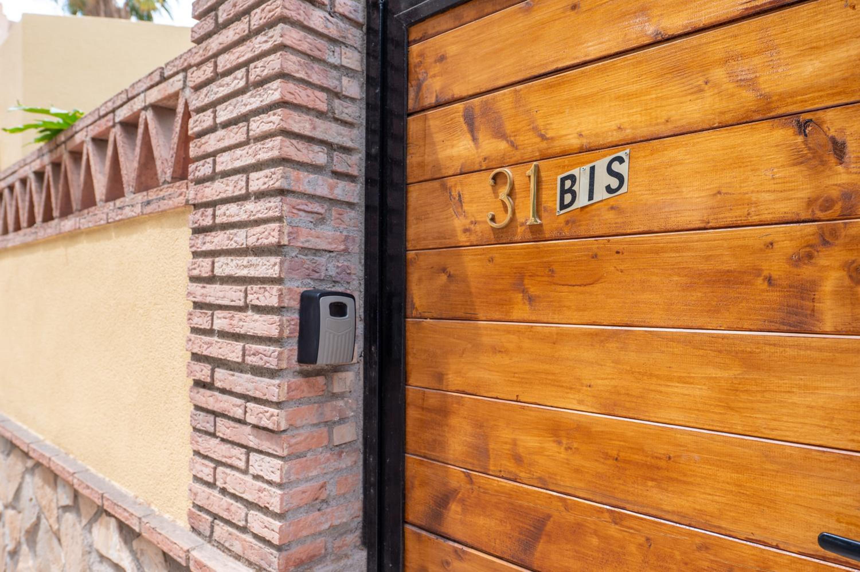 Casa "La Gata Azul" con jardín privado view 3