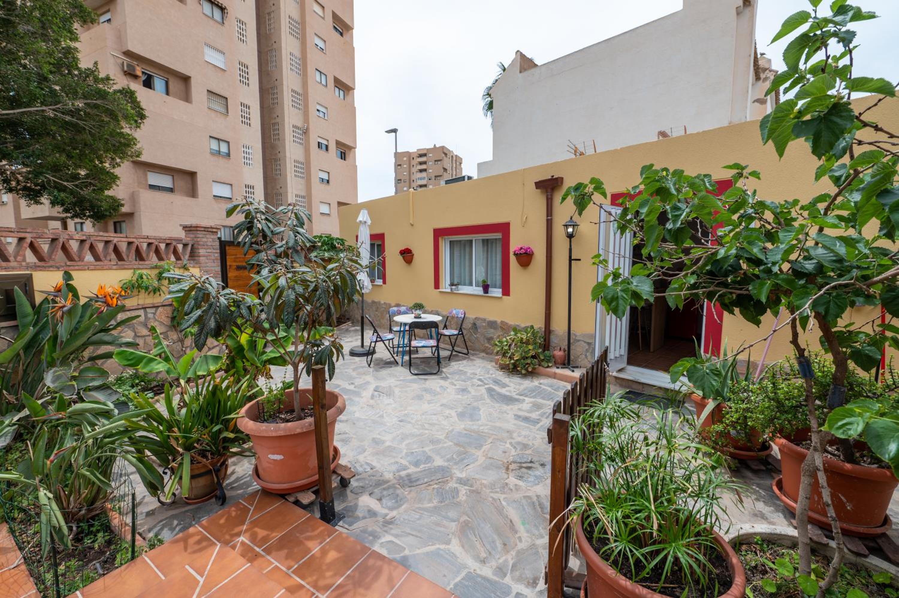 Casa "La Gata Azul" con jardín privado view 5